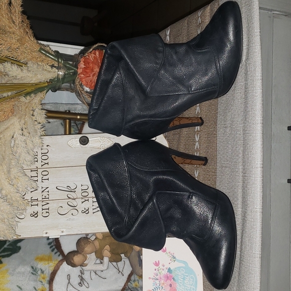 Report booties - Picture 1 of 6